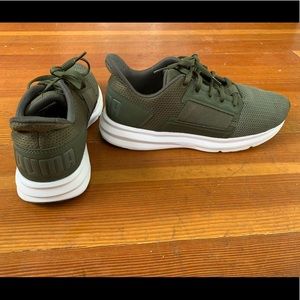 Boys Army Green Puma shoes size kids 7/women’s 8.5